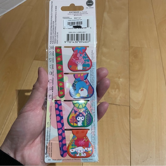 New hello kitty and friends magnetic page clips bookmark set - Picture 5 of 5